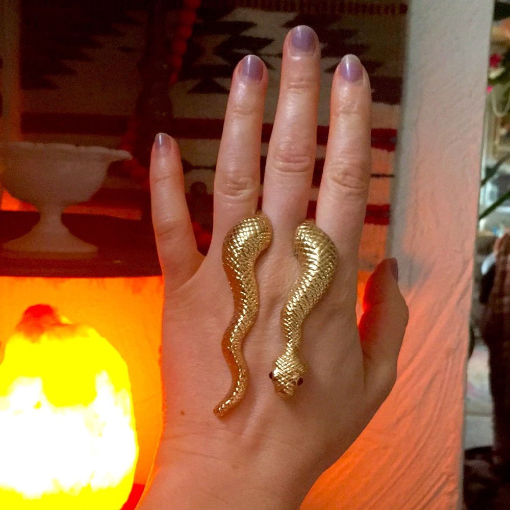 Golden snake ring - Picture 2 of 4